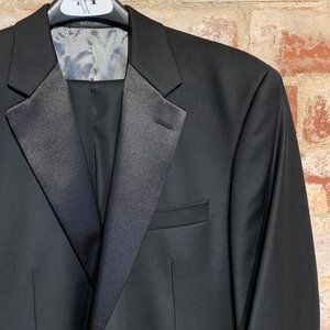 Calvin Klein new tuxedo suit 42L jacket & 36x34 pants